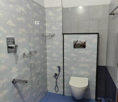 Thrissur Hotel | Budget-Friendly Stay at Subramania Arcade with Breakfast