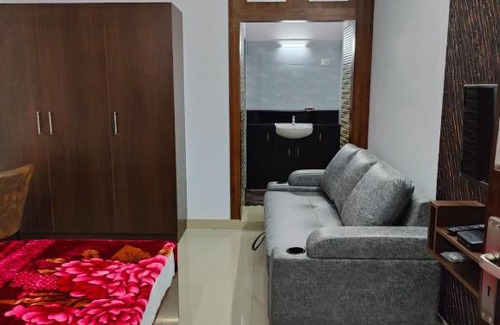 Thrissur Hotel | Budget-Friendly Stay at Subramania Arcade with Breakfast