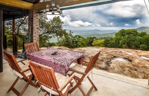 Nelspruit House | Inviting Home in a Private Game Conservancy Retreat