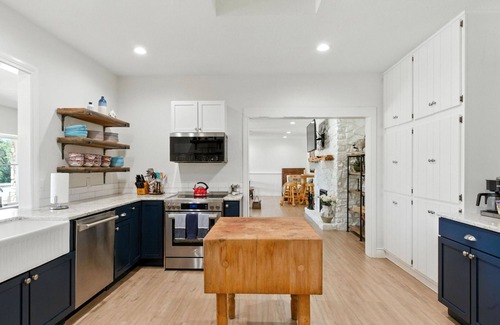 Graham House | Unique Subterranean Retreat with Ocean View & Spa Amenities