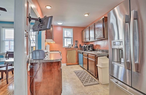Lansdowne House | Inviting Suburban Home with Backyard Patio Near Downtown
