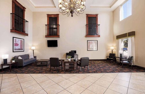 Berwick Hotel | Comfortable Suburban Studios Berwick: 8.2 Guest Rating