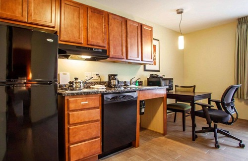 Cedar Falls Hotel | Comfortable Suburban Studios Cedar Falls with Great Amenities