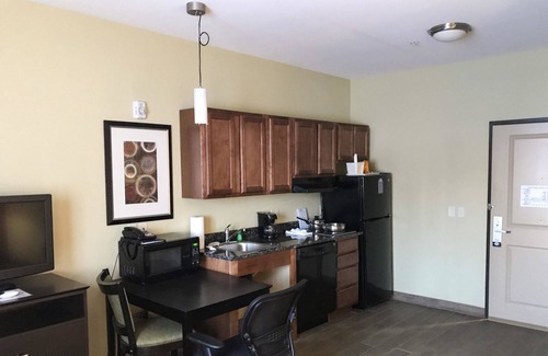 Cedar Falls Hotel | Comfortable Suburban Studios Cedar Falls with Great Amenities