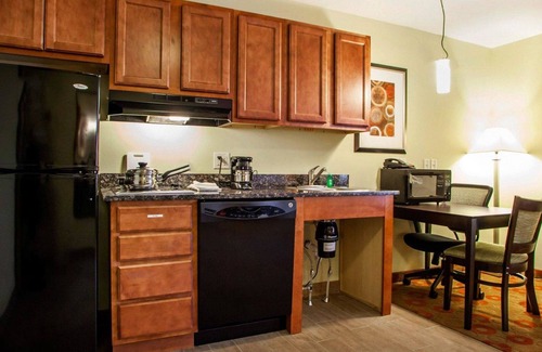 Cedar Falls Hotel | Comfortable Suburban Studios Cedar Falls with Great Amenities