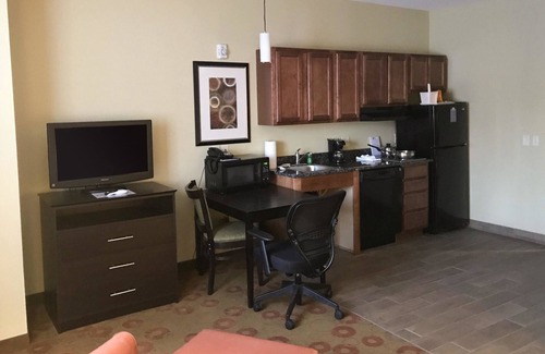 Cedar Falls Hotel | Comfortable Suburban Studios Cedar Falls with Great Amenities