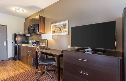 Midland Hotel | Guest Rated: 9/10 at Suburban Studios Midland I-20