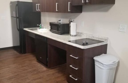 Monaca Hotel | Eco-Friendly Retreat at Suburban Studios Monaca