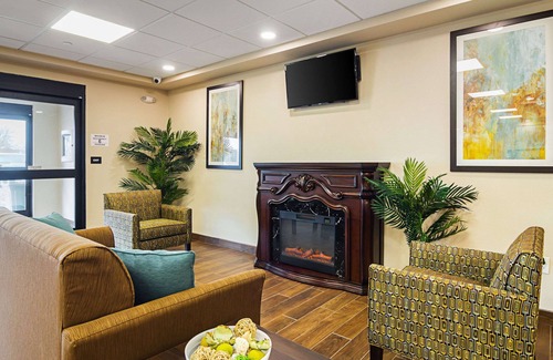 Monaca Hotel | Eco-Friendly Retreat at Suburban Studios Monaca