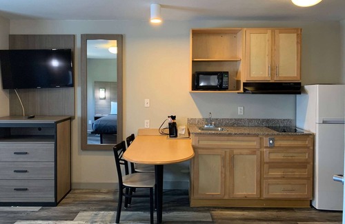 Bay VIew Addition Hotel | Comfortable Suburban Studios Steps from Panama City Beach
