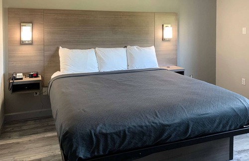 Bay VIew Addition Hotel | Comfortable Suburban Studios Steps from Panama City Beach