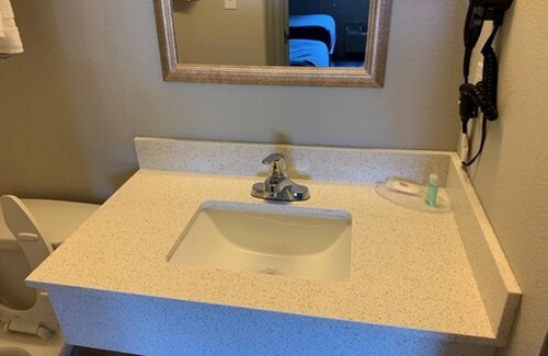 Bay VIew Addition Hotel | Comfortable Suburban Studios Steps from Panama City Beach