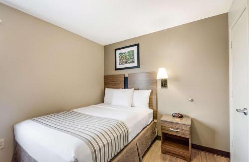 Dulles Town Center Hotel | Convenient Stay at Suburban Studios Sterling - Dulles Airport