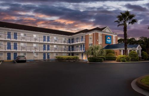 Stuart Hotel | Convenient Suburban Studios Stuart near Federal Hwy 1