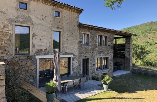 Villeneuve-dʼAllier House | Experience the Auzat Mania: 10/10 Rated Family Retreat