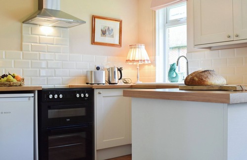 Basingstoke Cottage | Idyllic Rural Retreat for Nature Walks and Family Fun