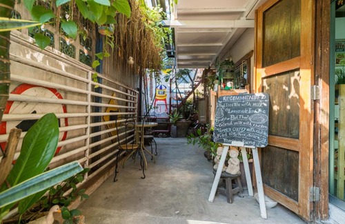 Chom Phon House | Budget-Friendly Stay at Sud Soi Guest House with Breakfast
