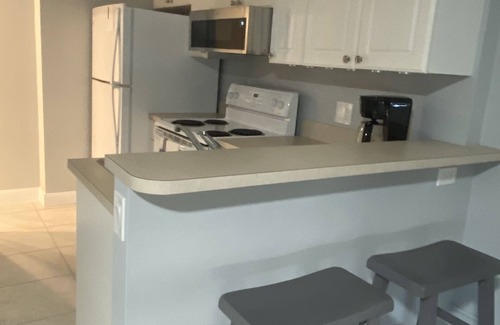 Lauderdale-by-the-Sea Apartment | Beachfront Studio Apt with Pool & Spa – Guest Rated 9.8