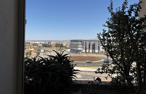 Haut Founty Apartment | Indulge at SUDRESIDENCE: Top-Rated Stay with Pool & Breakfast