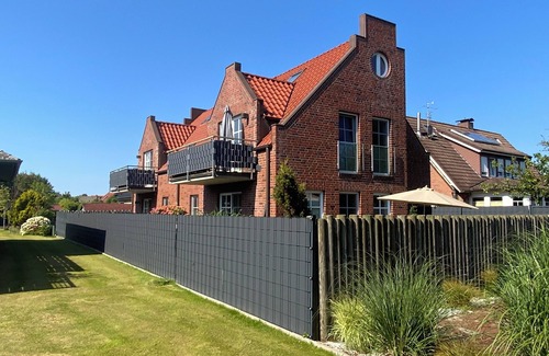 Borkum Apartment | Pet-Friendly Escape at Südstrand Hus with Ocean Views