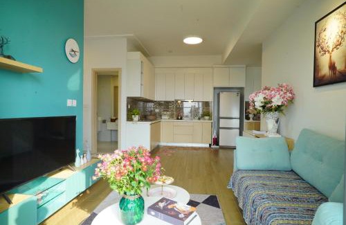 Van Giang Apartment | Cozy Sue Homestay Ecopark: 4-Star Retreat with Pool