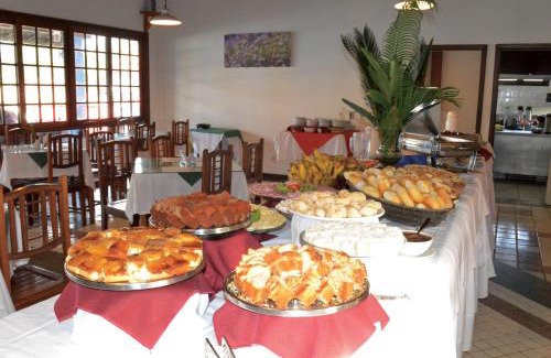 Santa Cruz Cabralia Hotel | Inviting Sueds Cabralia: Oceanfront Escape with Pool
