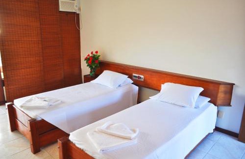Santa Cruz Cabralia Hotel | Inviting Sueds Cabralia: Oceanfront Escape with Pool