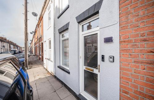 Ipswich House | Family-Friendly Stay at SuffStay - 4-Star Comfort Awaits