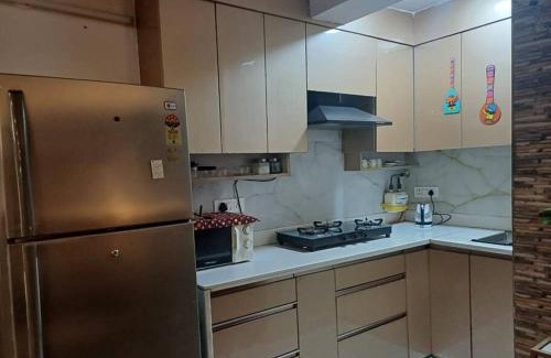 New Delhi Apartment | Pet-Friendly Retreat at Sufiyana: Family Welcomes You