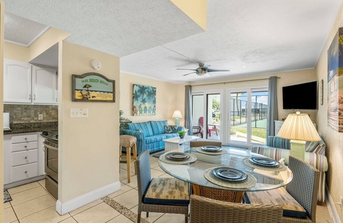 Thomas Drive Condo | Beachside Sugar Beach Condo: Pet-Friendly with Ocean Views