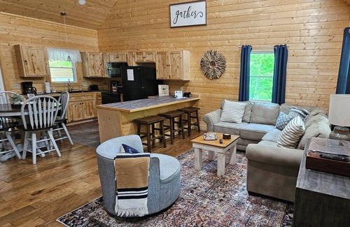 Burkesville Cabin | Explore Sugar Bear Cabin: Ideal Getaway Near State Park