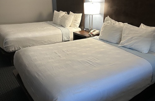 Hinton Hotel | Pet-Friendly Sugar Creek Inn & Suites with Great Amenities