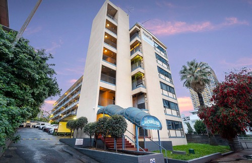 West Perth Apartment | Charming Sugar Cube in Kings Park - Walk to CBD!