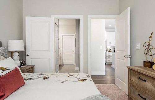 Sugar Land Apartment | Discover Sugar Land: 2BR with Garage & Pool Access