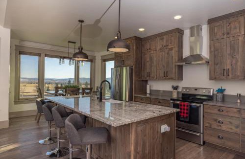 Star Valley Ranch House | Experience Sugar Loaf Haven: Scenic Views & Family-Friendly
