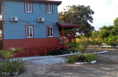 Hopkins House | Cozy Sugar Patch Inn with Private Beach & Ocean Views