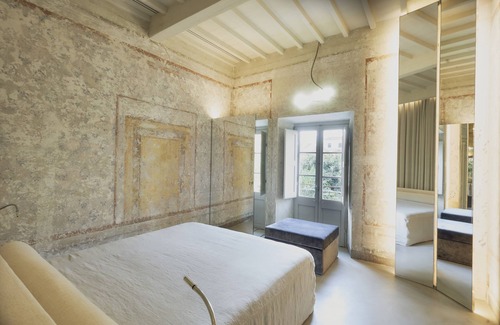 Quartiere di Porta Crucifera House | Experience Sugar Rooms: Top-Rated Elegance with Spa & Dining