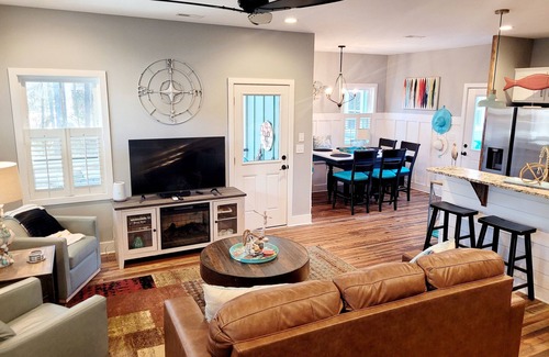Minnesott Beach Cottage | Rustic Haven at Sugar Shack: Pet-Friendly with Pool & Breakfast