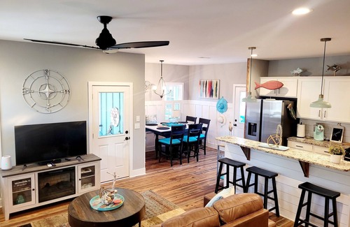 Minnesott Beach Cottage | Rustic Haven at Sugar Shack: Pet-Friendly with Pool & Breakfast
