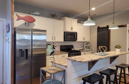 Minnesott Beach Cottage | Rustic Haven at Sugar Shack: Pet-Friendly with Pool & Breakfast