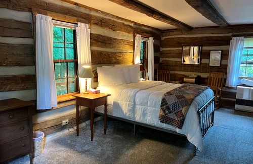 Vesuvius Bed & Breakfast | Discover Sugar Tree Inn: Family-Friendly with Top Amenities