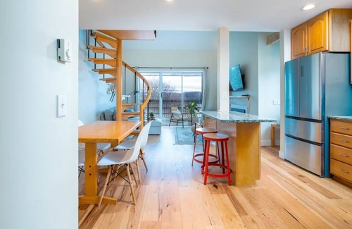 Warren Condo | Unforgettable Sugarbush Mountainside Retreat - Ski In & Out