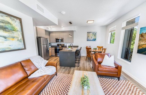 Sugar House Apartment | Sugarhouse! Mountain View 3BR, 2BA Gym, Parking