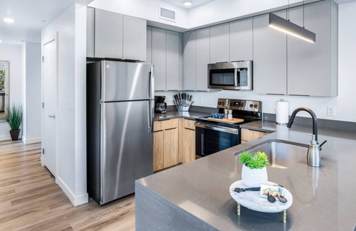 Sugar House Apartment | Sugarhouse! Mountain View 3BR, 2BA Gym, Parking