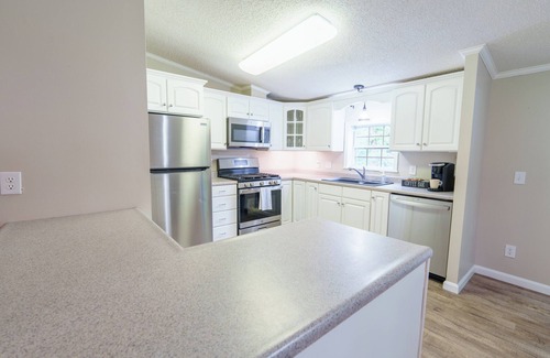 Farmers House | Sugarloaf Mountain EscapenSecluded 3 bedroom, 5 acres, ATV, RV and boat storage.
