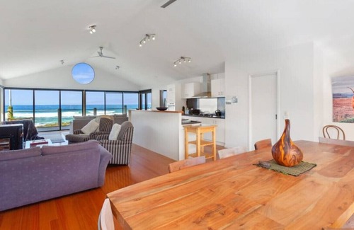 Sugarloaf House | Sugarloaf Shanti - wifi + panoramic ocean views
