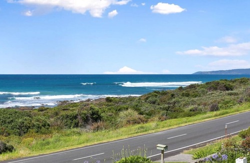 Sugarloaf House | Sugarloaf Shanti - wifi + panoramic ocean views