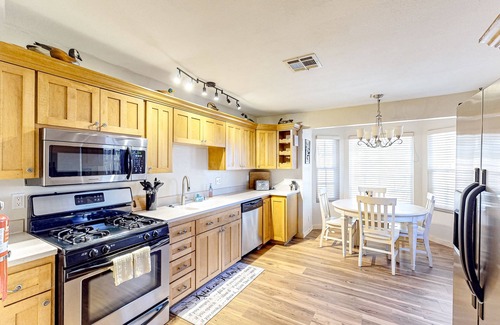Sugarloaf Cabin | Sugarloafing ~ Dog-friendly cabin with hot tub, covered porch, fireplace, grill, & W/D