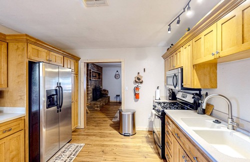 Sugarloaf Cabin | Sugarloafing ~ Dog-friendly cabin with hot tub, covered porch, fireplace, grill, & W/D