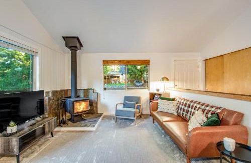 Sudden Valley House | Relax at Sugarpine Retreat: Pet and Child Friendly Getaway